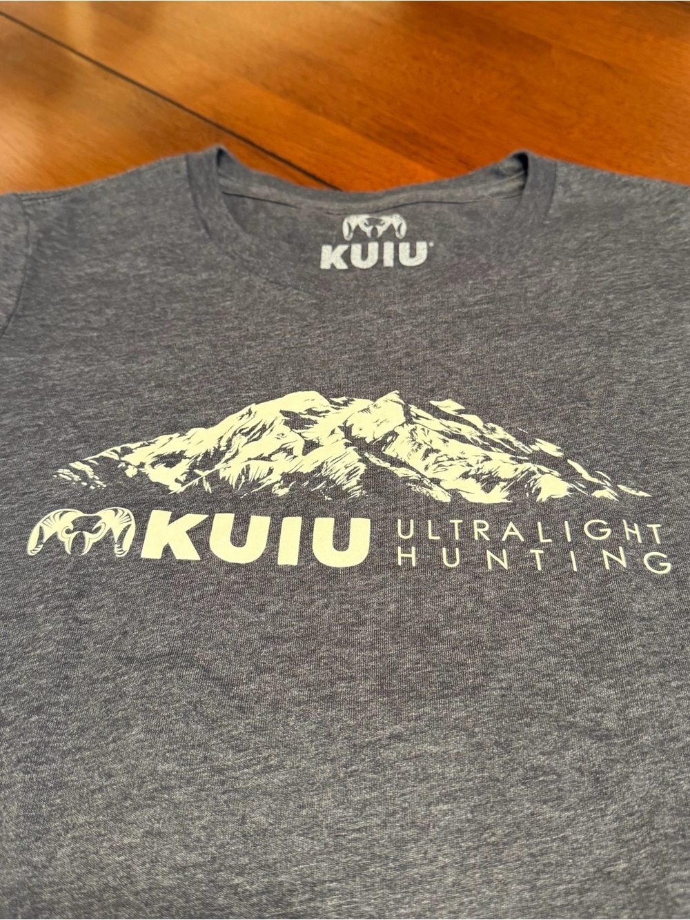 KUIU T-Shirt Women Small Gray Ultralight Hunting Graphic Mountain Short Sleeve - Picture 2 of 8